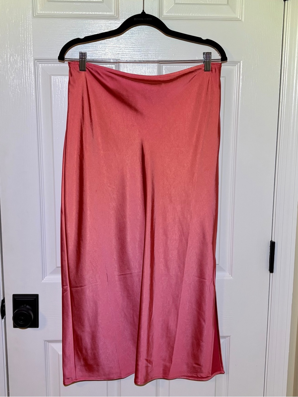 NWOT Coral Color Satiny Midi Skirt. Size Large